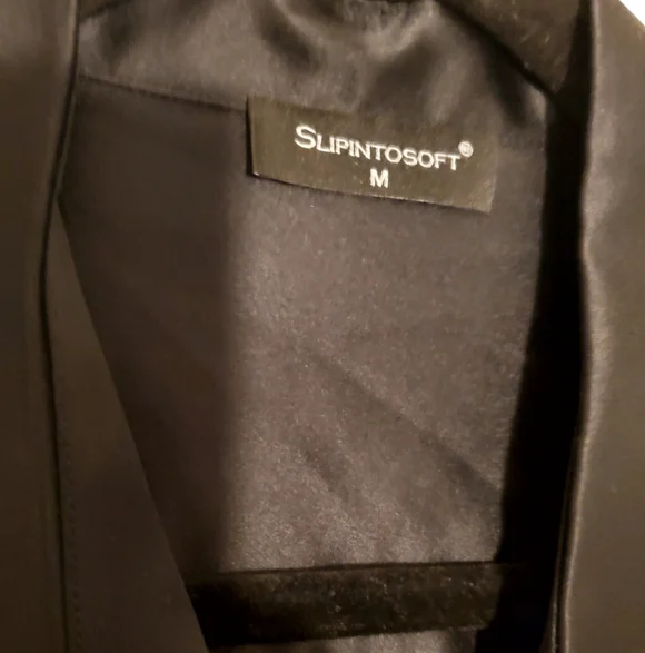 New Slipintosoft Button Down 100% Silk Black Blouse Size Medium Women NWOT - Picture 5 of 9